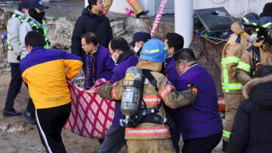 消防员在维护 消防员在维护